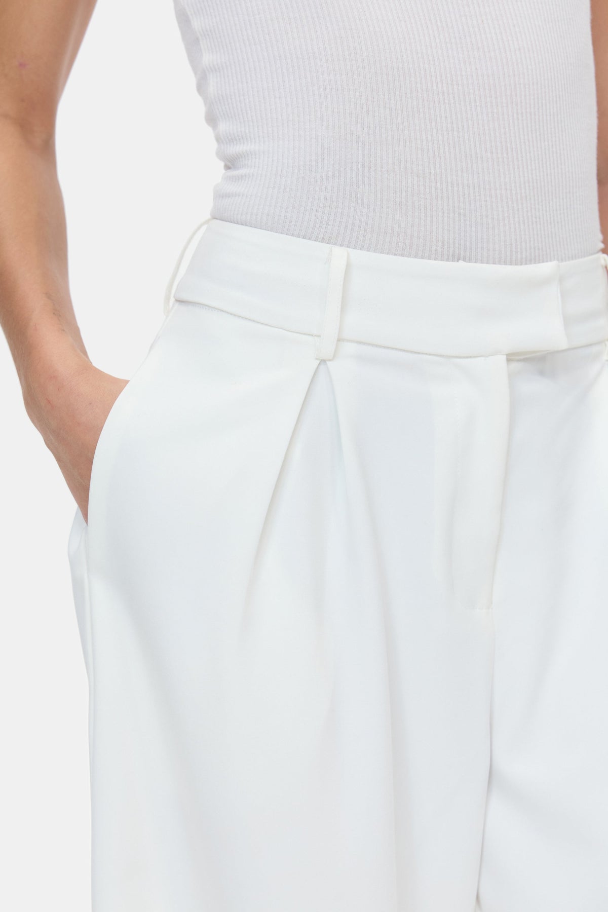 The Structured Trousers in White, waistband detail
